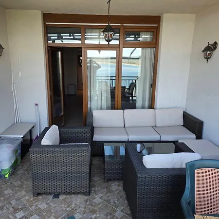 Santa Marina Sea View شقة